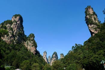 張家界國(guó)家森林公園、黃龍洞、天門(mén)山、鳳凰古城純玩五日游
