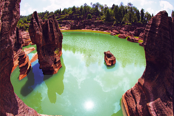 張家界、袁家界、天子山、紅石林、鳳凰古城四晚五日游